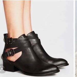 EUC Black Buckled Leather Jeffery Campbell Ibiza Booties Sz6